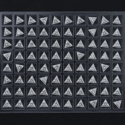 Diamants cultivés en laboratoire HPHT 2,6-3,1 à 5,3-6,0 mm Triangle blanc en forme de triangle