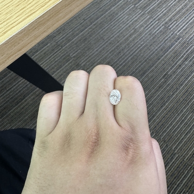 2.09ct Disponible Diamants cultivés en laboratoire VS1 Clarté E Couleur Forme ovale