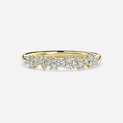 0Une bague en diamant et platine de 21 carats.