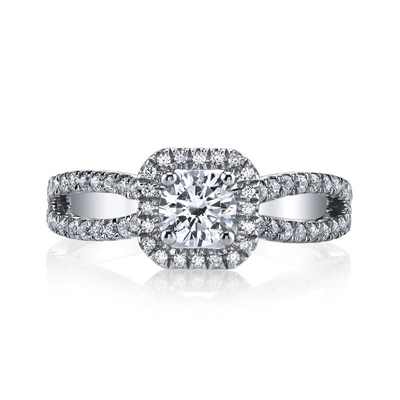 Des bijoux personnalisés, des anneaux de mariage en diamant, une croix de criss.
