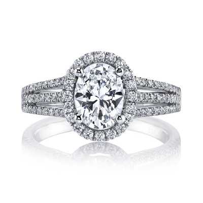 L'anneau de mariage en diamant de style classique de laboratoire VVS Clarité HPHT Ovale en platine